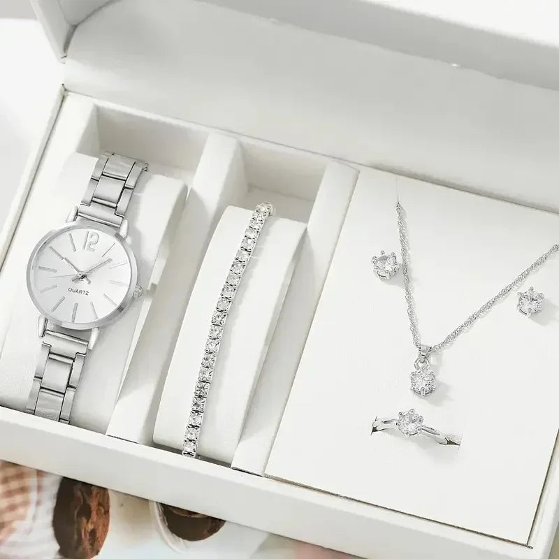 Women's quartz watch with shiny bracelet