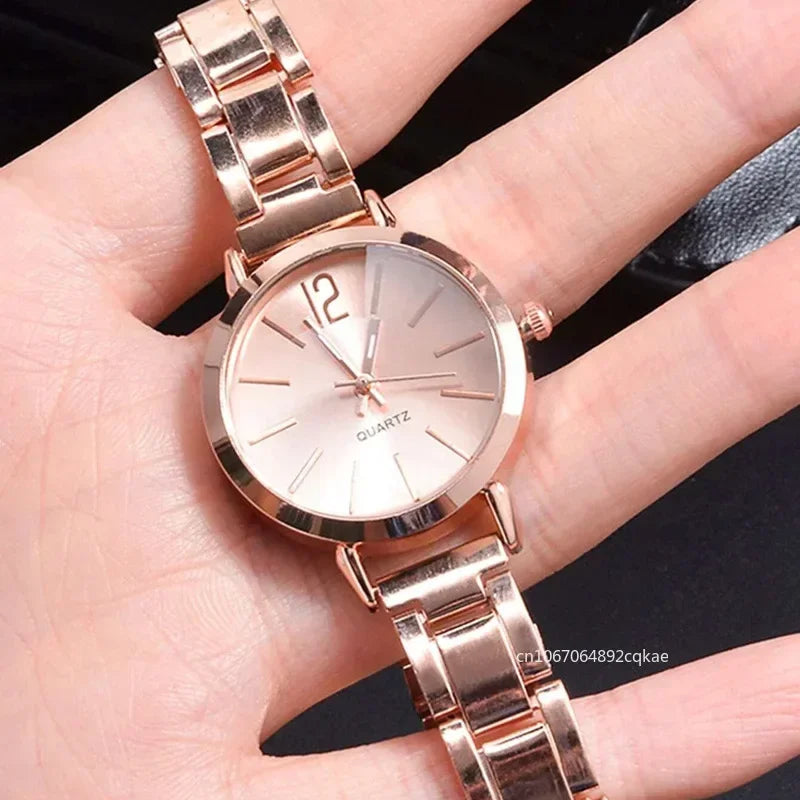 Women's quartz watch with shiny bracelet