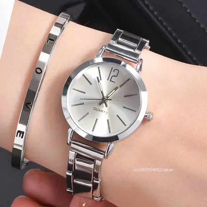 Women's quartz watch with shiny bracelet